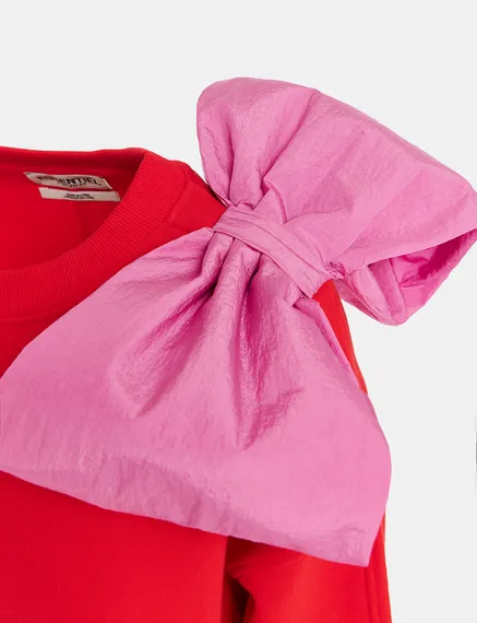 Sweatshirt rouge avec nœud rose