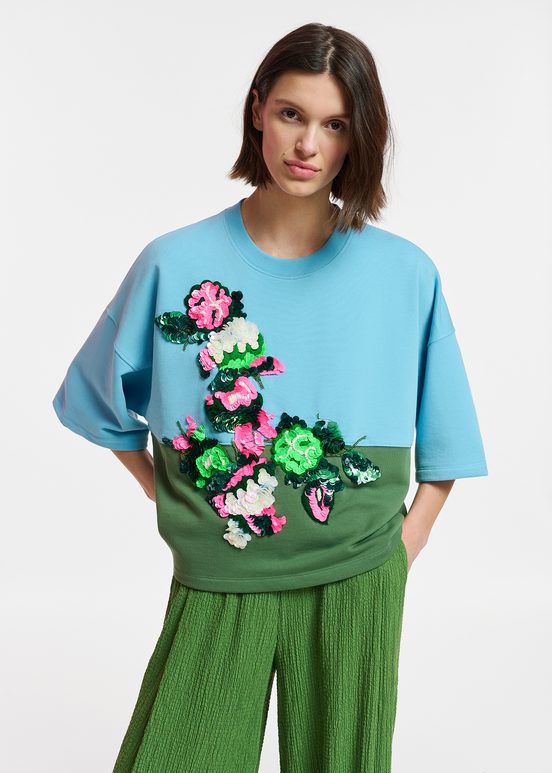 Blue and dark green short-sleeved sweatshirt with sequin embroideries