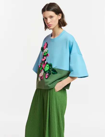 Blue and dark green short-sleeved sweatshirt with sequin embroideries