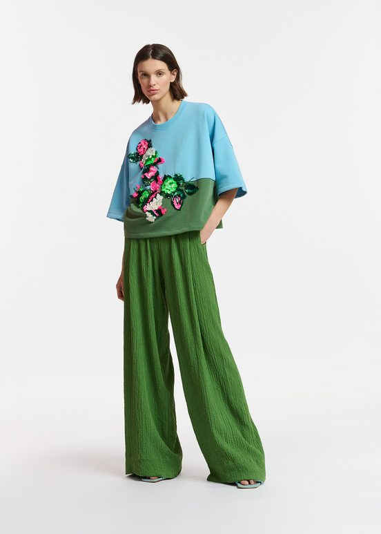 Blue and dark green short-sleeved sweatshirt with sequin embroideries