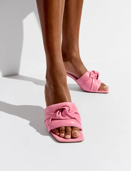 Mules en cuir rose clair avec nœud