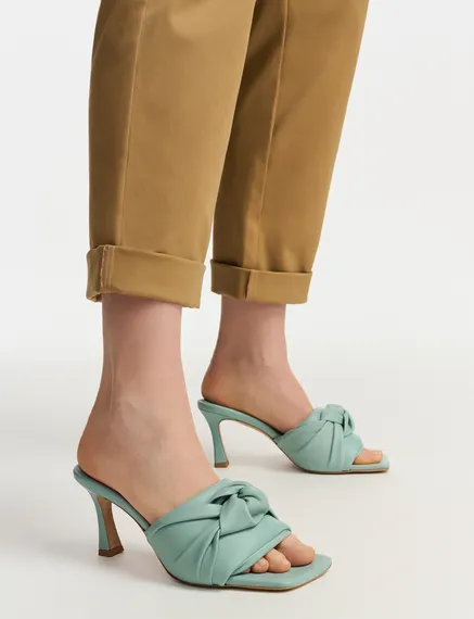 Light blue knot-detailed leather mules