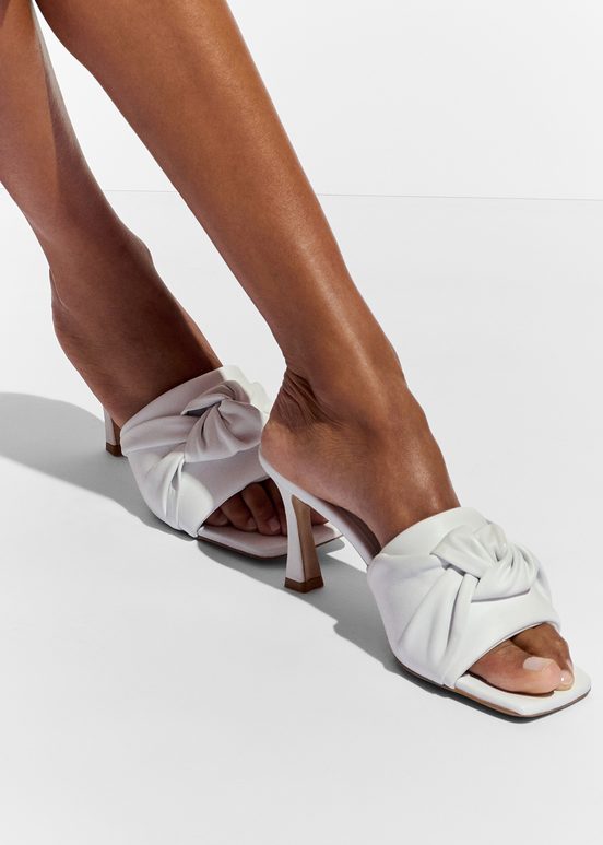 White knot-detailed leather mules