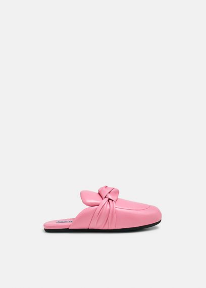 Chaussons en cuir rose clair avec nœud