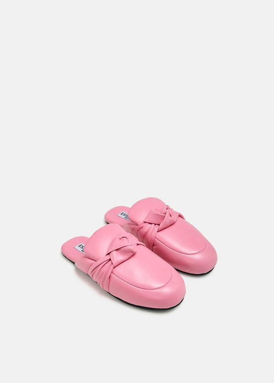 Light pink knot-detailed leather slippers