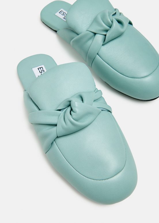 Light blue knot-detailed leather slippers