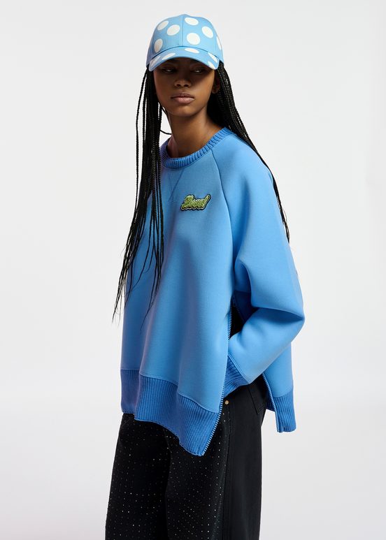 Sweatshirt bleu orné de perles