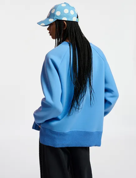 Sweatshirt bleu orné de perles