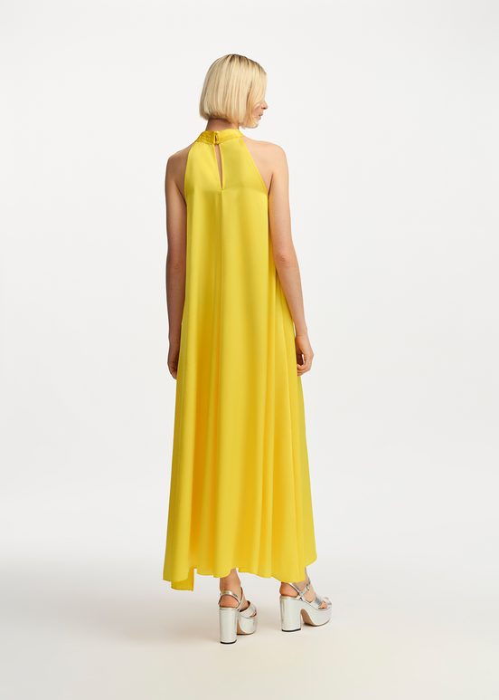 Robe maxi jaune à encolure américaine