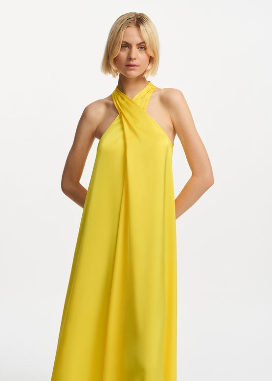 Robe maxi jaune à encolure américaine