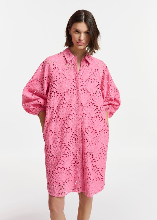 Robe longueur genou en broderie anglaise rose