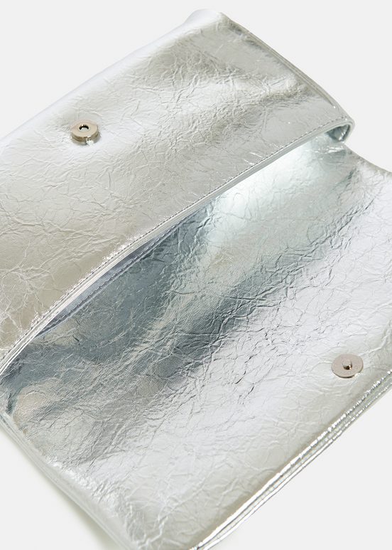 Silberner Metallic-Pouch