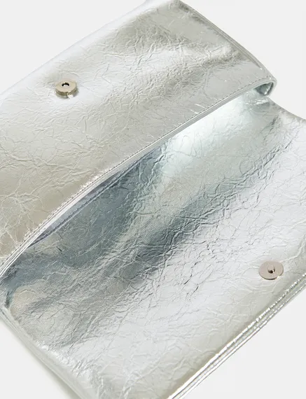 Silberner Metallic-Pouch