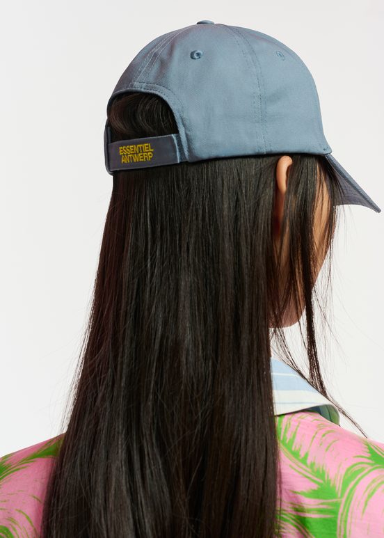 Casquette bleue à broderie