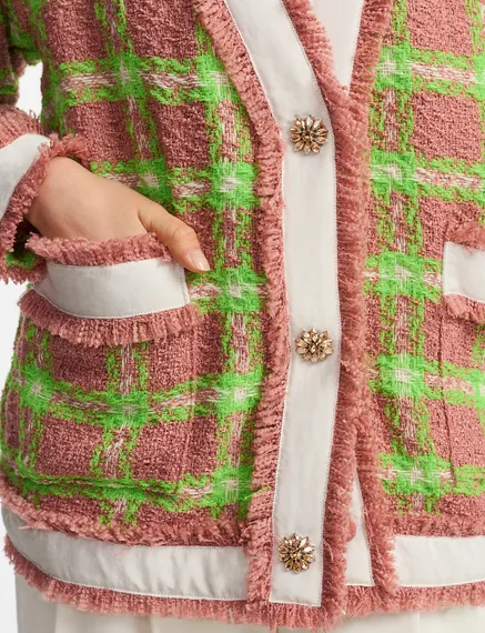 Strickjacke mit hellbraunem, neongrünem und cremefarbenem Karomuster