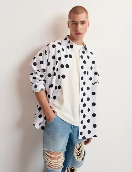 Chemise en coton blanche et noire à pois