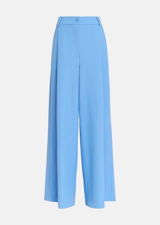 Blaue Hose mit weitem Bein