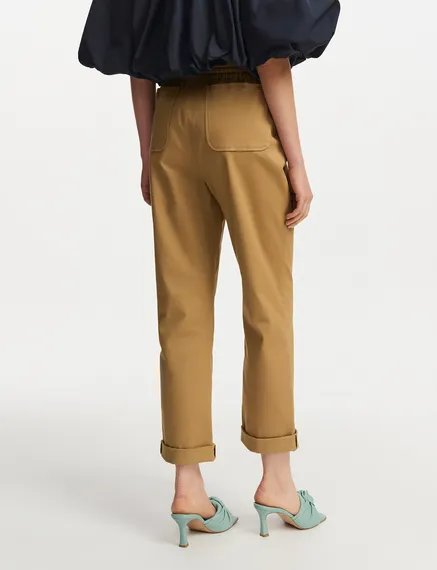 Pantalon camel à jambes fuselées