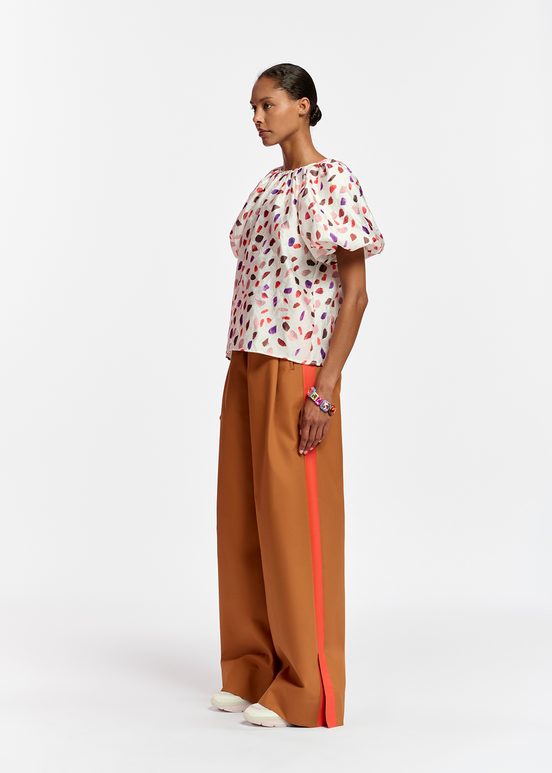 Off-white puffed-sleeve top with abstract print