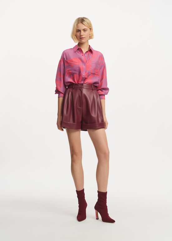 Chemise en soie fleurie pourpre et rose fluo