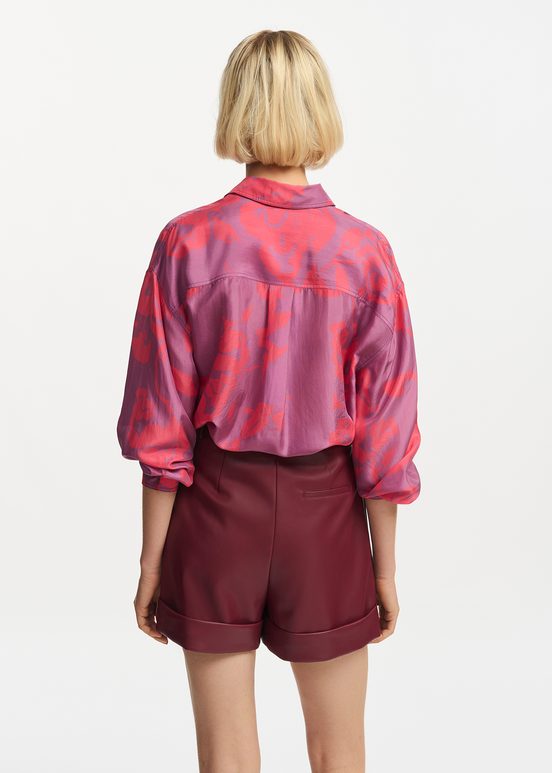 Chemise en soie fleurie pourpre et rose fluo