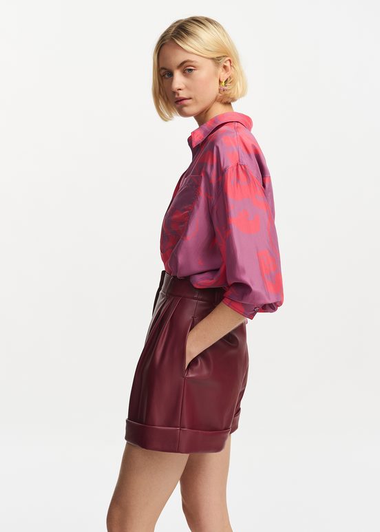 Chemise en soie fleurie pourpre et rose fluo