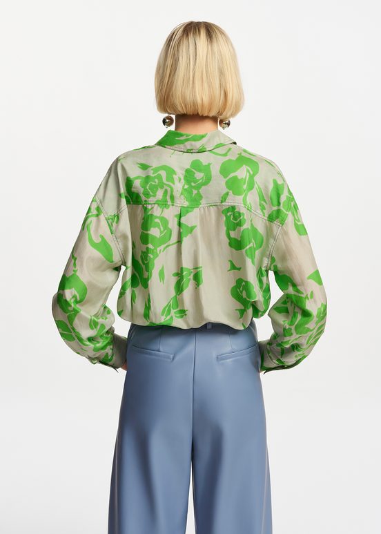 Chemise en soie fleurie grise et verte