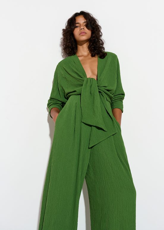 Donkergroene jumpsuit in cloqué met geknoopte voorkant