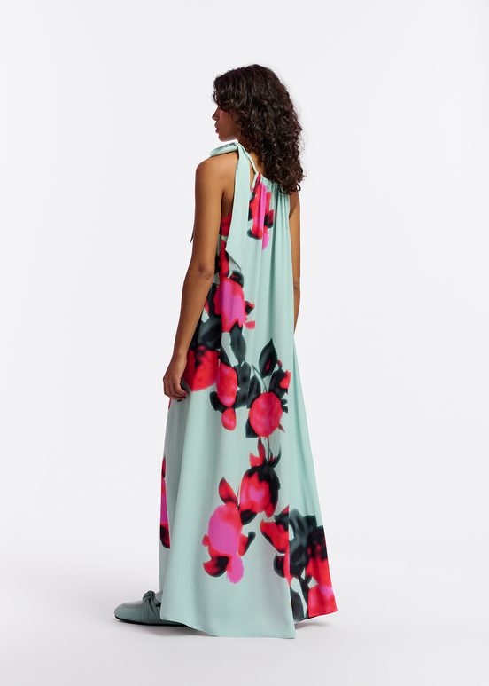 Robe maxi bleu clair fleurie à encolure américaine