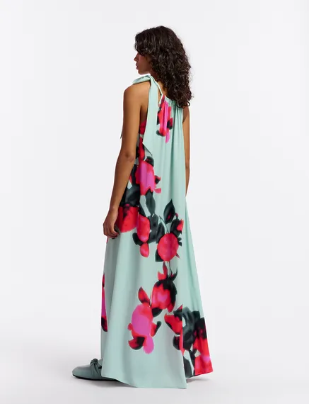 Robe maxi bleu clair fleurie à encolure américaine