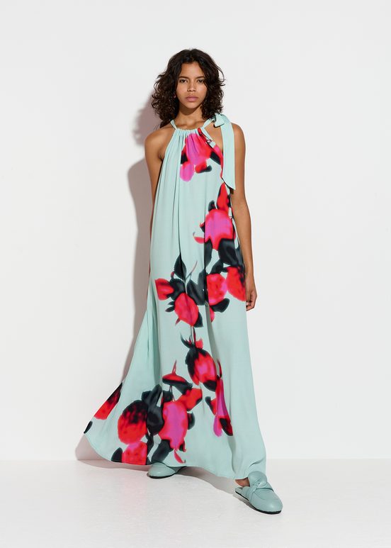 Lichtblauwe maxi-jurk met halternek en bloemenprint