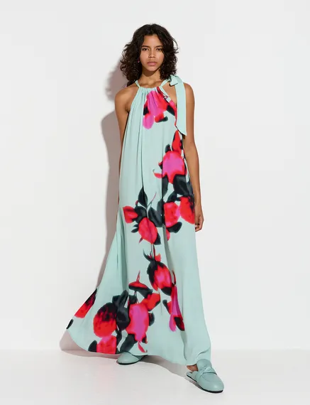 Robe maxi bleu clair fleurie à encolure américaine