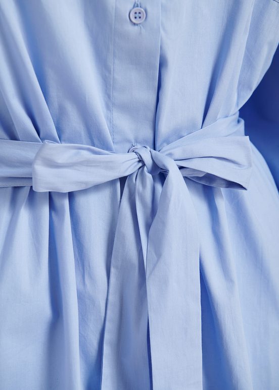 Robe chemise bleu clair à manches bouffantes