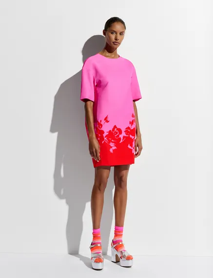 Roze en rode mini-jurk met bloemenprint