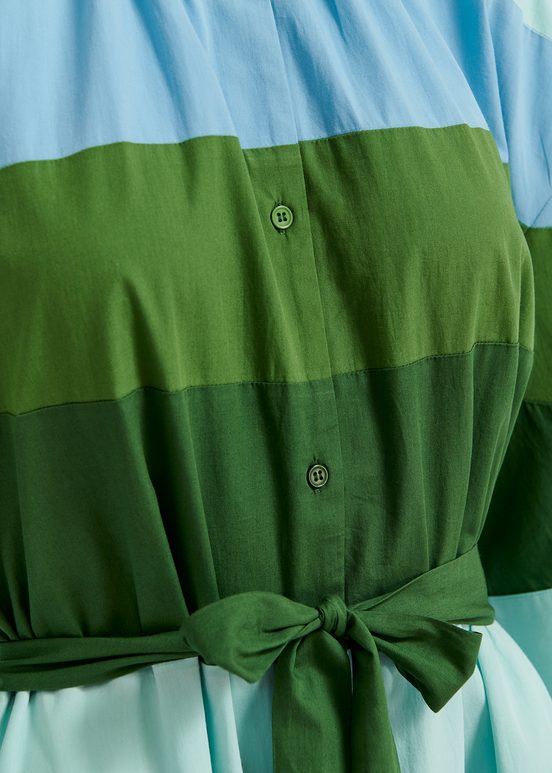 Lichtblauwe, blauwe en groene maxi-jurk van katoen