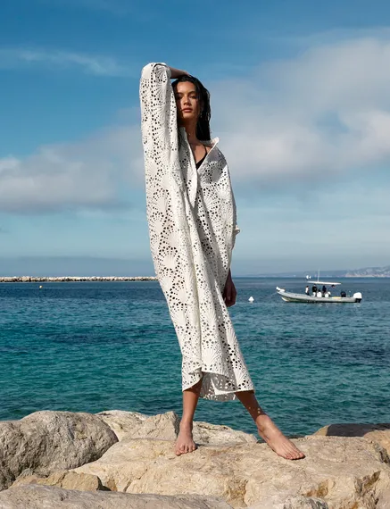 Gebroken witte katoenen midi-jurk in broderie anglaise