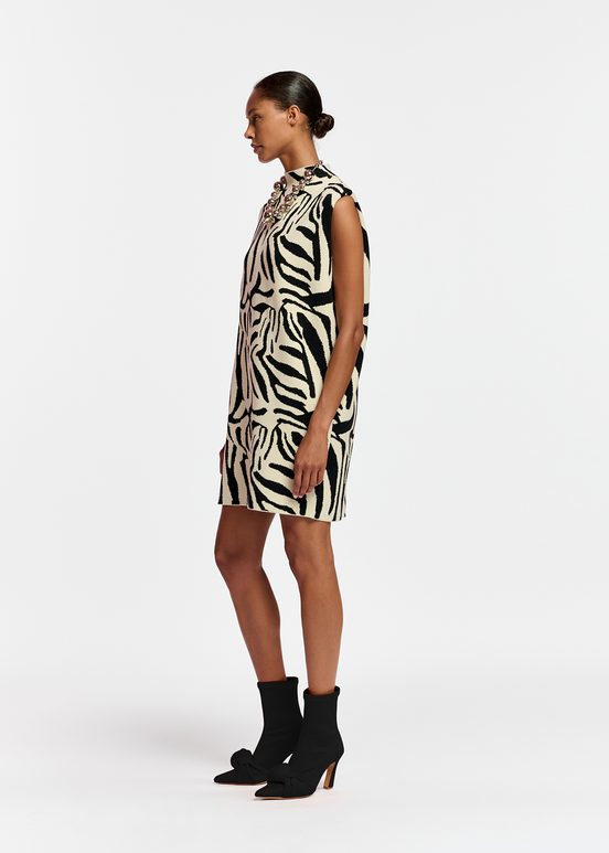 Gebroken witte en zwarte jurk in zebra jacquard