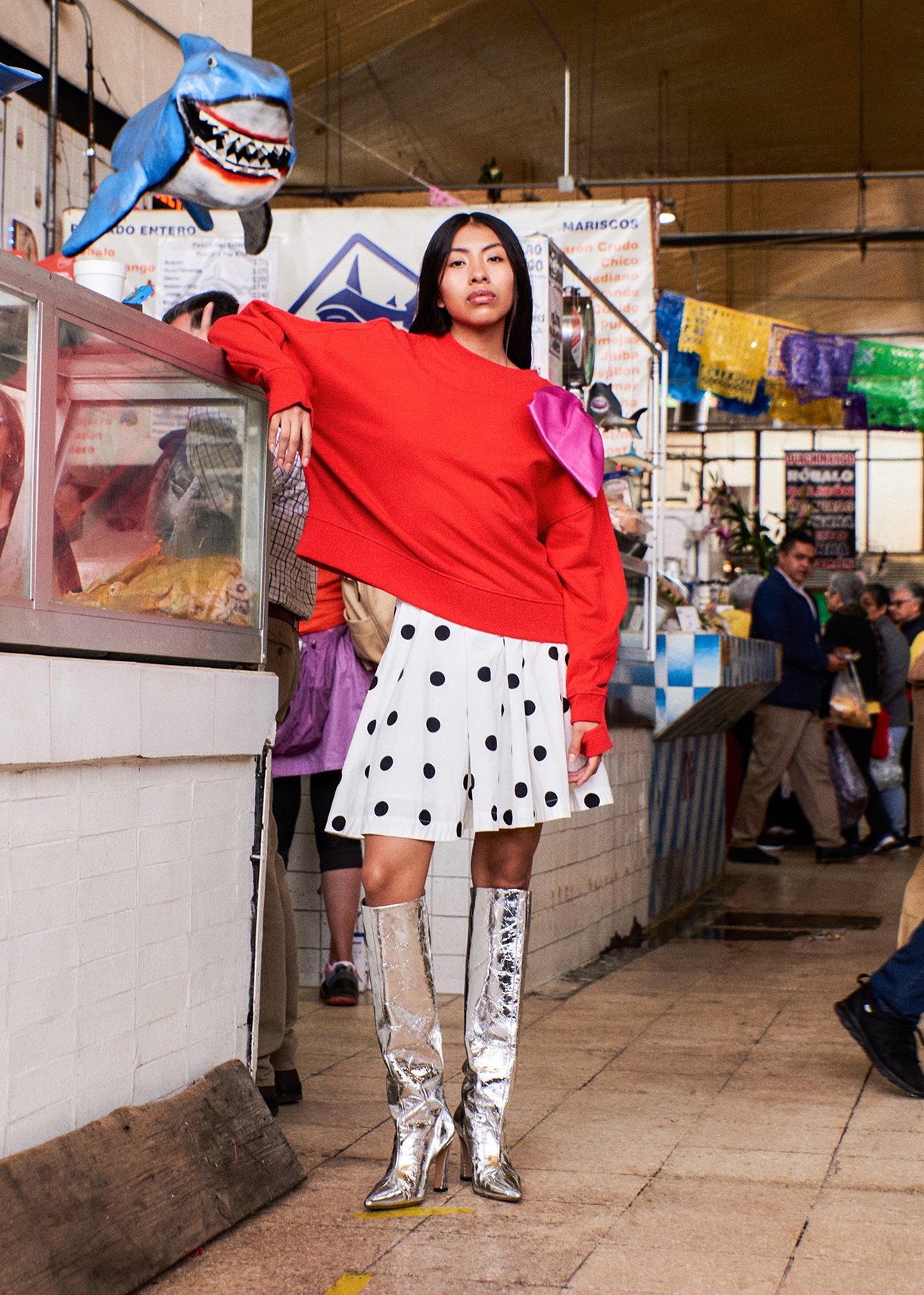 White and black polka dot voluminous mini skirt