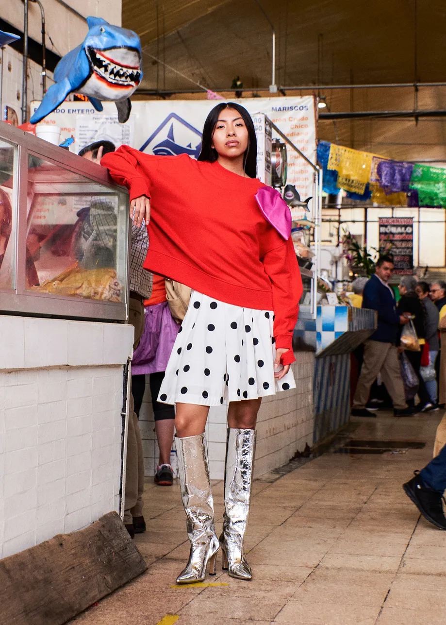 White and black polka-dot voluminous mini skirt