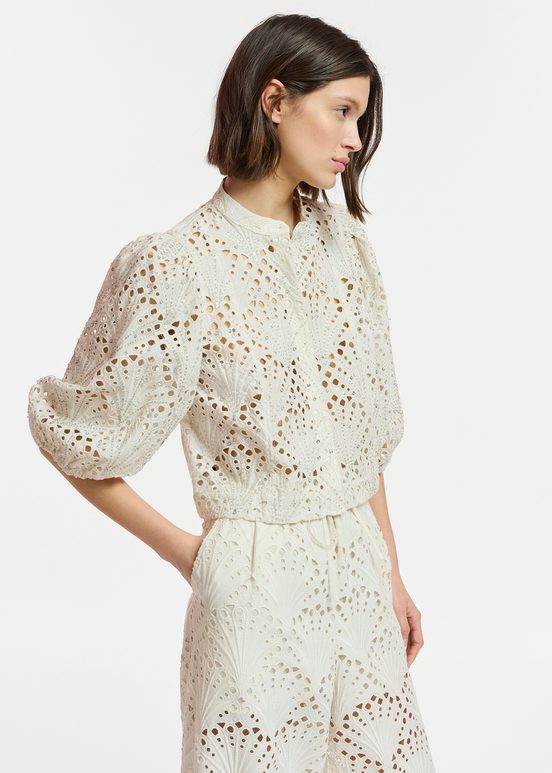 Chemise blanc cassé en broderie anglaise à manches bouffantes