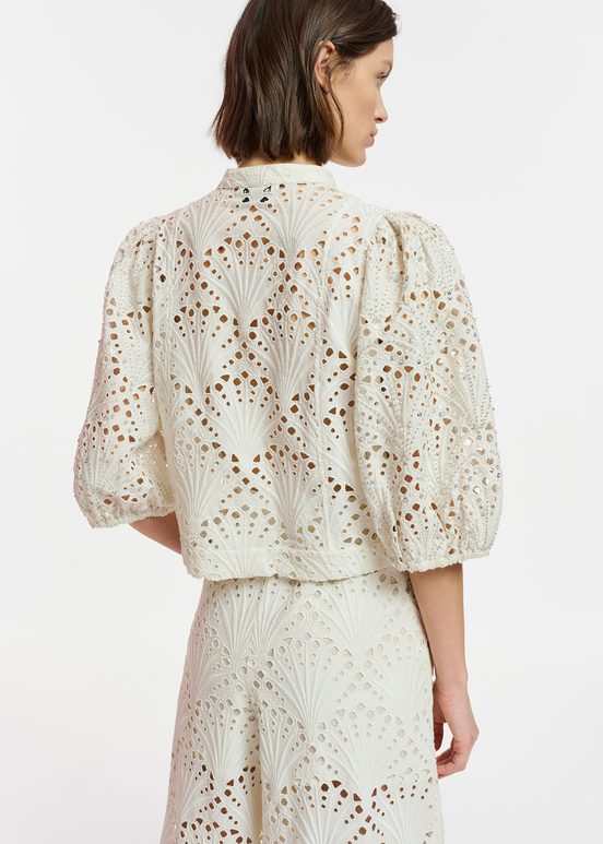 Chemise blanc cassé en broderie anglaise à manches bouffantes