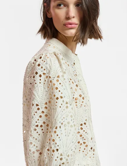 Chemise blanc cassé en broderie anglaise à manches bouffantes