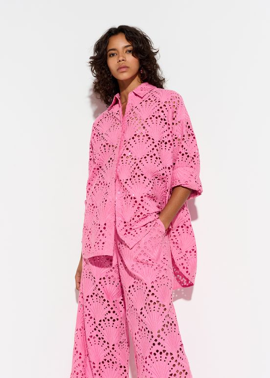 Roze katoenen overhemd in broderie anglaise