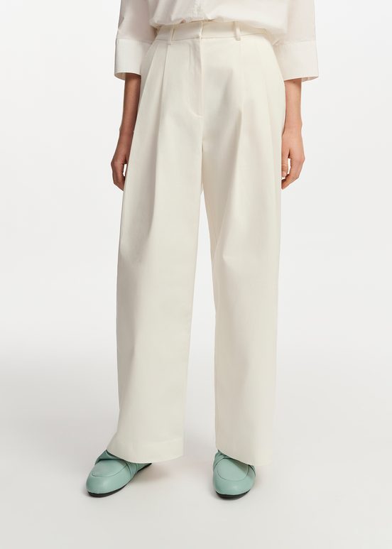 Pantalon blanc cassé à jambes larges