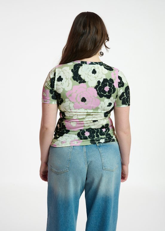 Lichtkaki, lila en gebroken wit T-shirt met bloemenprint