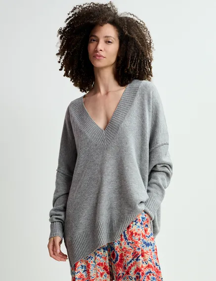 Grey oversized V-neck knit sweater