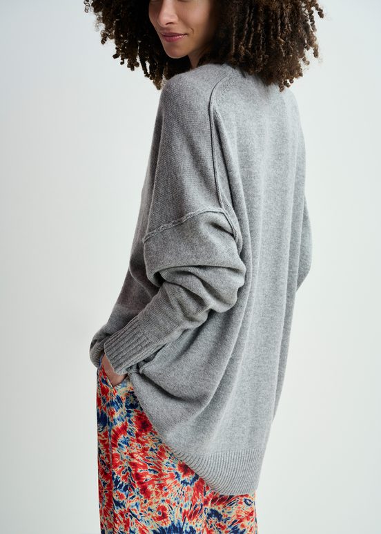 Pull en maille oversize gris à col en V