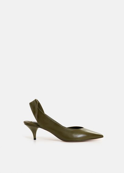 Khakifarbene Slingback-Pumps aus Leder