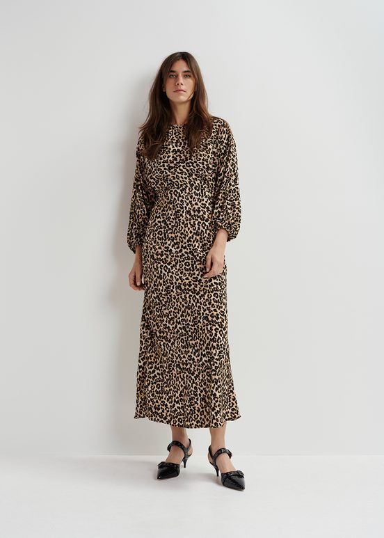 Vestido de largo maxi marrón con estampado de leopardo