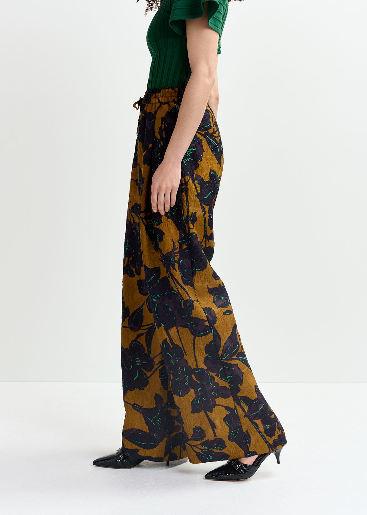 Bronze and navy blue wide-leg pants with floral print | Essentiel